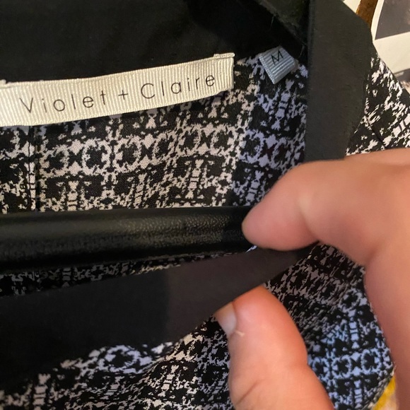 Violet & Claire Woman’s Blouse size Medium - Picture 2 of 3